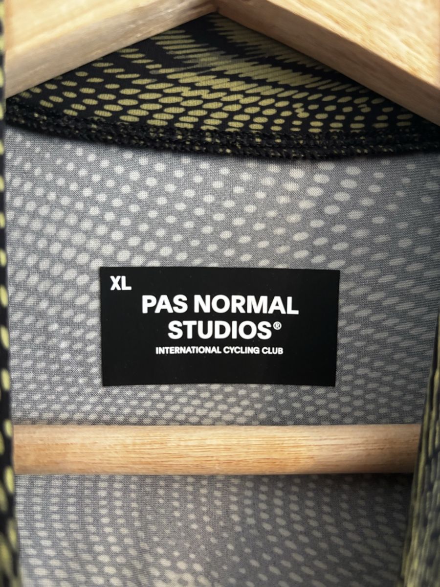 Pas Normal Studios Canottiere & Pantaloni: Pas normal studios Maillot XL essentials green psych – Usato da Sion venduto da Linkebeek 4