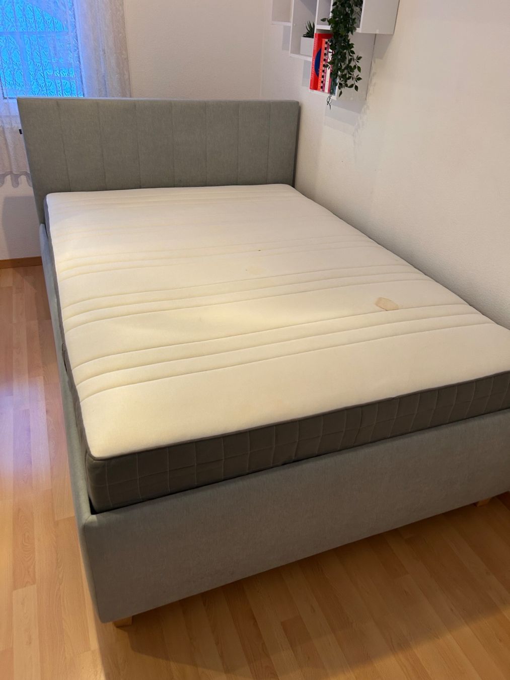 Letti: Sehr schönes Boxspringbett 140 – Usato da Unterägeri venduto da Hallihallox