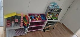 Grosses Kinderspiel-Set: Puppenhaus, Küche & Aufbewahrung