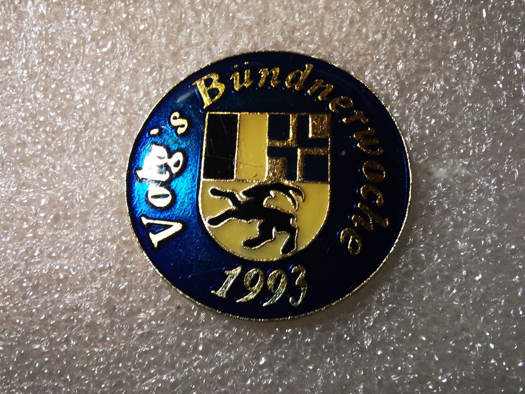 Placchette & Badge: Ansteckpin 9: Volgs Bündnerwochen 1993 – Usato da Oppligen venduto da Pin-Fall-Shop