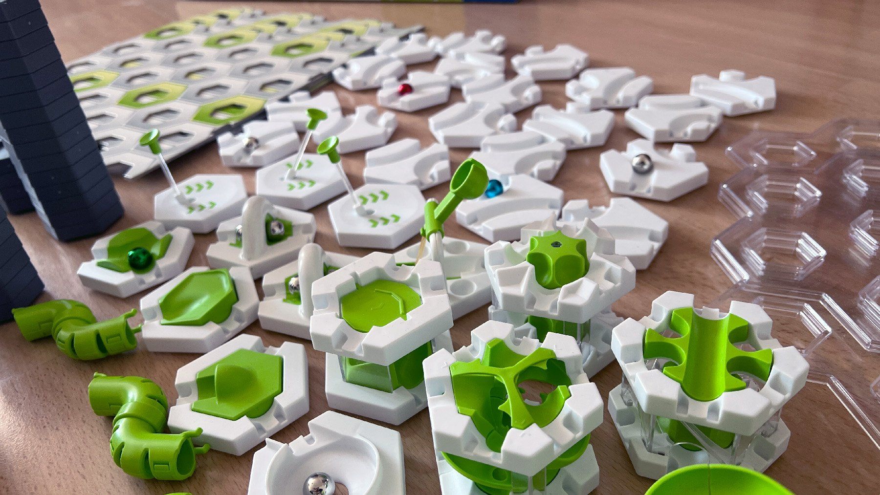 Ravensburger Giocattoli: Gravitrax Starterset mit vielen Extras – Usato da Luzern venduto da Chregnot