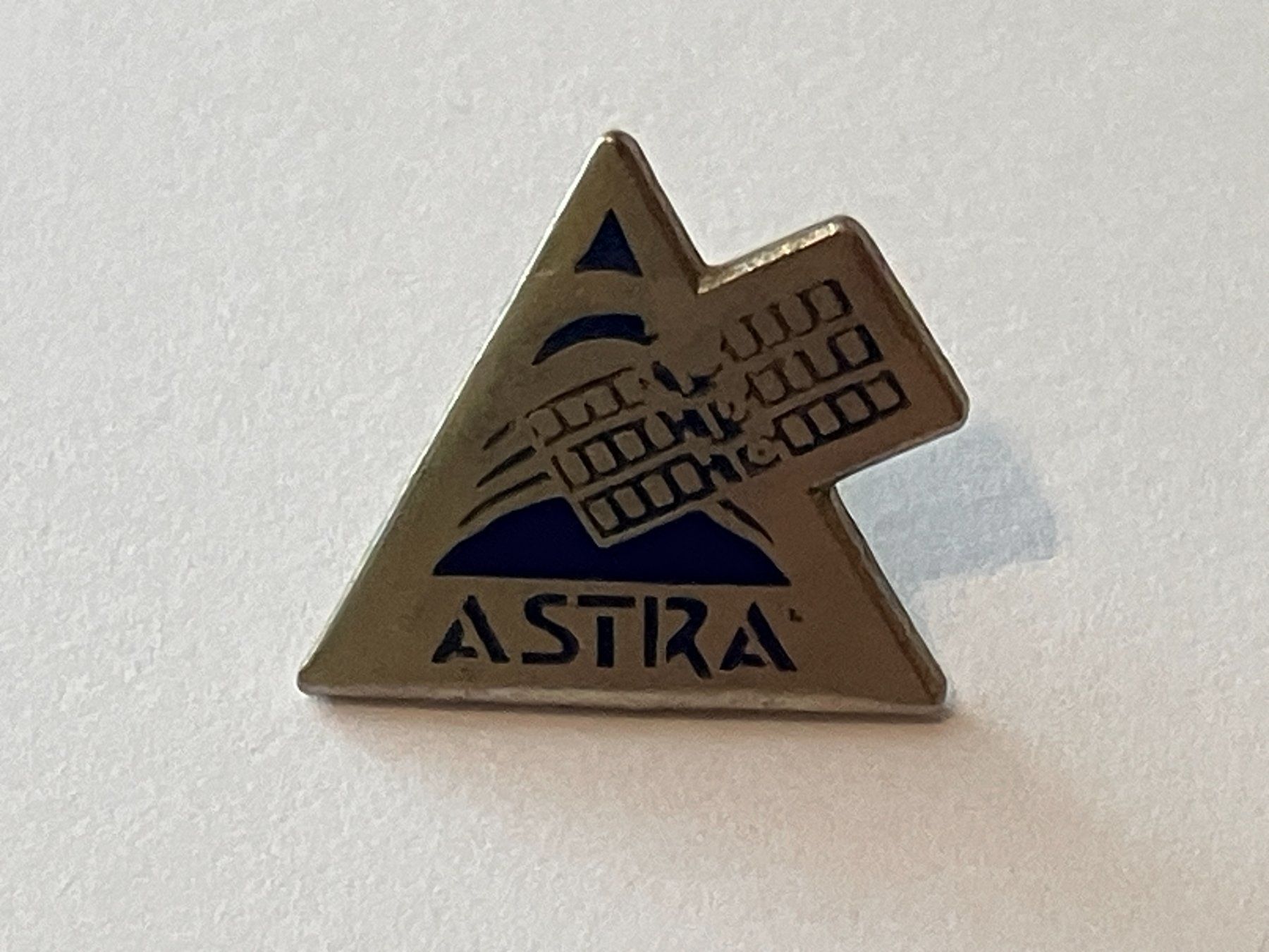 Placchette & Badge: 1 Pin Astra – Usato da Basel venduto da djwwpp