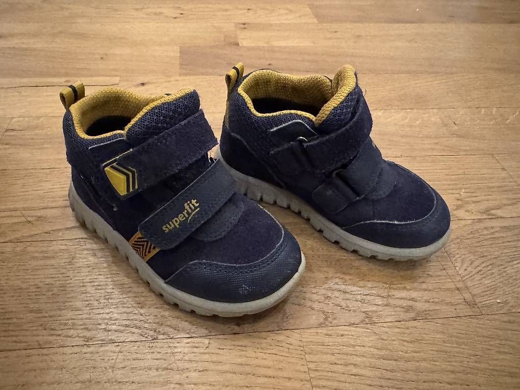 Scarpe per ragazzi: Schuhe Superfit Grösse 24 – Usato da Eschen venduto da SiRaSi 2