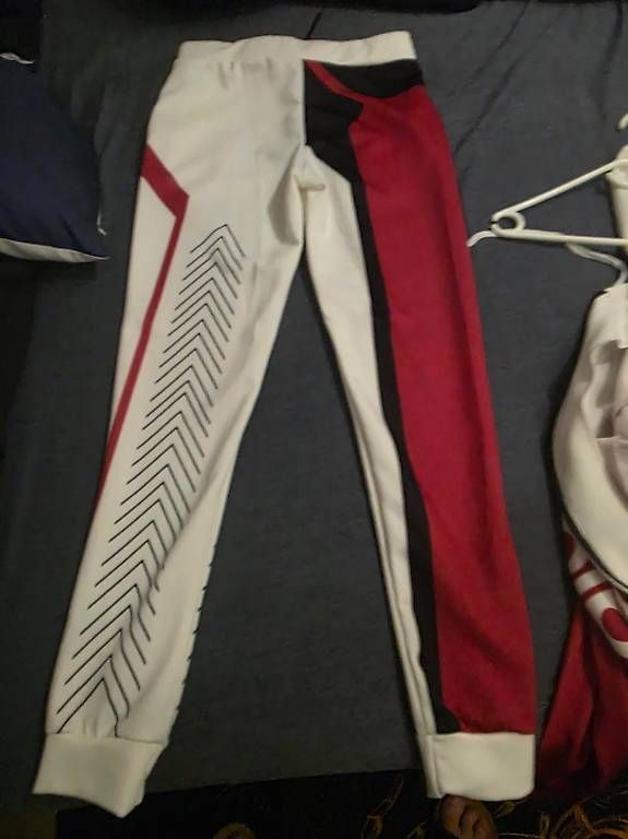 Adidas Lotti di vestiti: Adidas Traineranzug Grösse M ungetragen – Nuovo (secondo la descrizione) da Rüthi (Rheintal) venduto da Foensi67