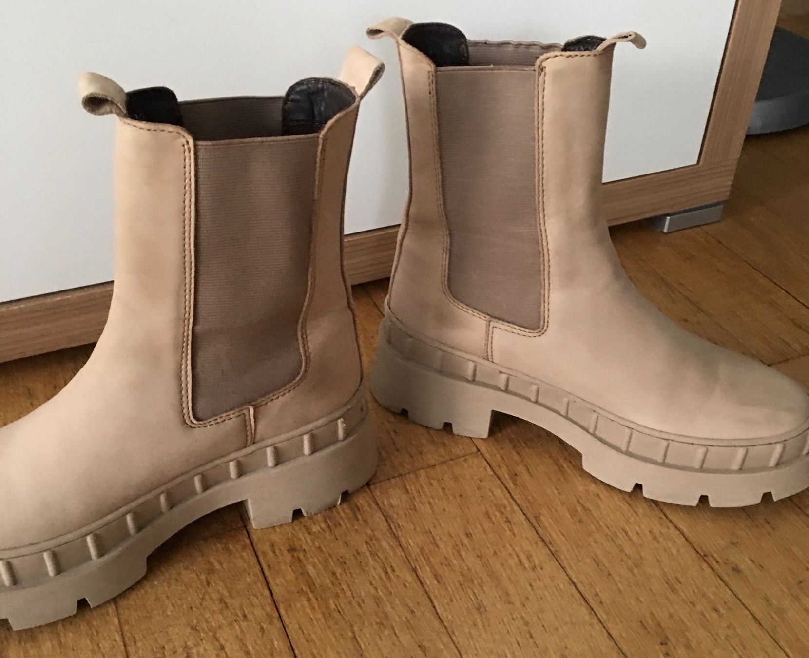 Scarpe da donna: Boots Stiefel Stiefeletten Schuhe Gr 37 – Usato da Grenchen venduto da Tirana 4