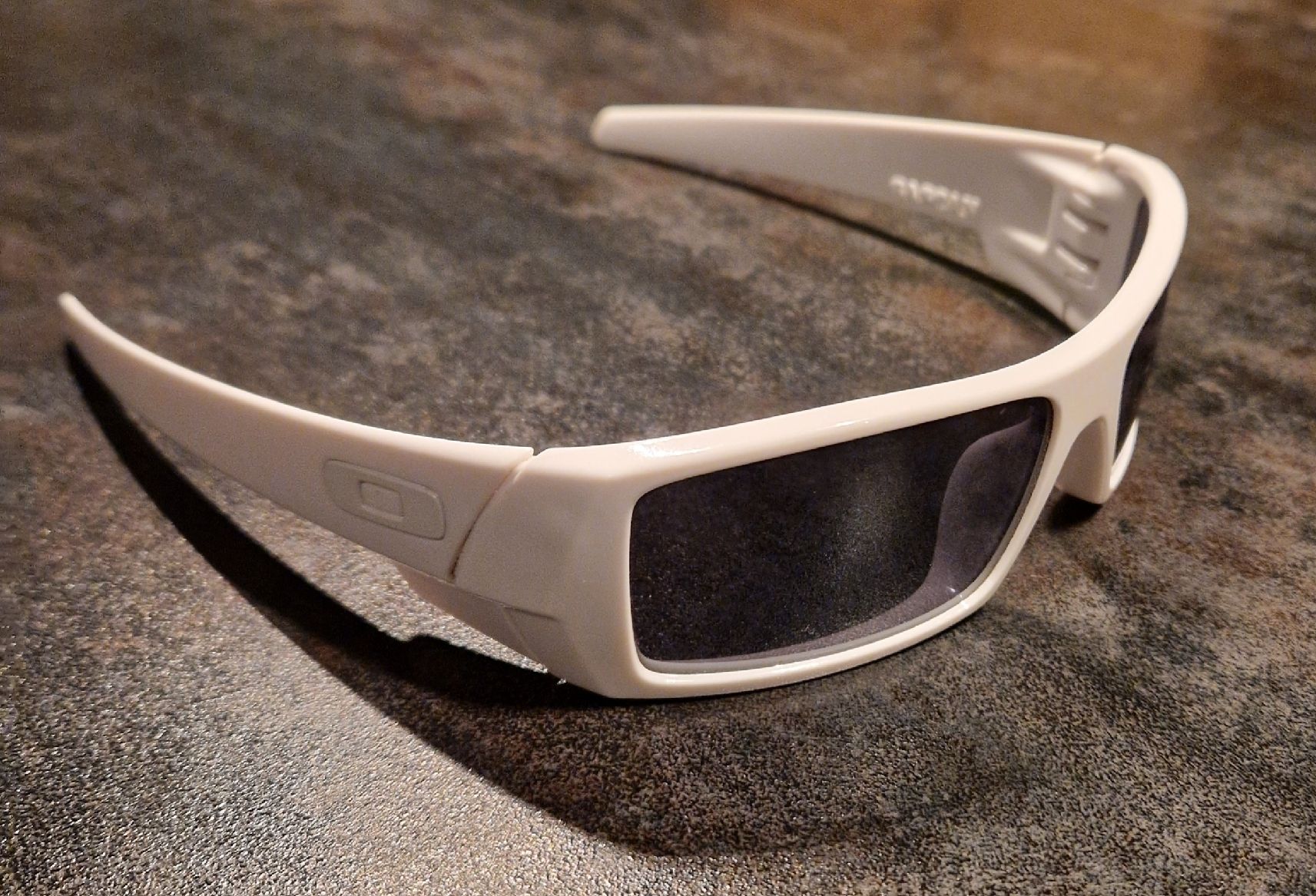 Occhiali & Lenti: Oakley Gascan weiss Sonnenbrille – Usato da Bargen BE venduto da flo_8cv6 2