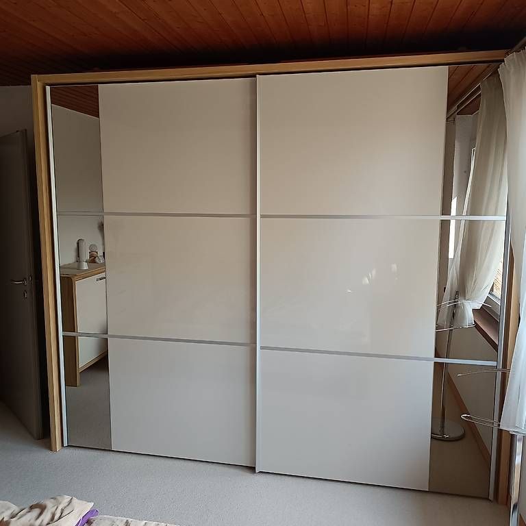 Armoires: Kleiderschrank – D'occasion à Safnern par billionboy55