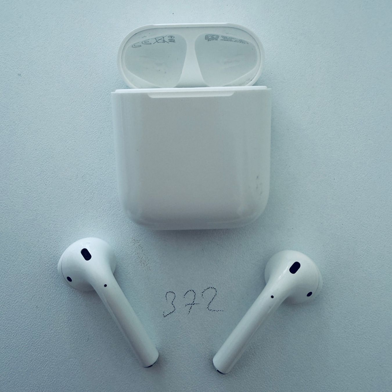 Apple Cuffie: Original Apple AirPods 2 Gen. Wireless Kopfhörer & Case – Usato da Basel venduto da MY.AIRPODS.SHOP 1