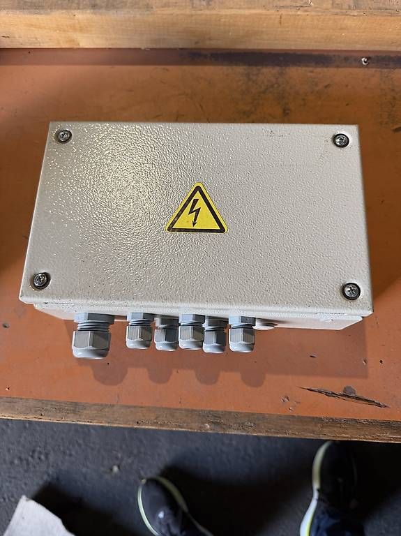 Stromzufuhr: Elektro Klemmkasten – Gebraucht aus Vaduz von Alexxo