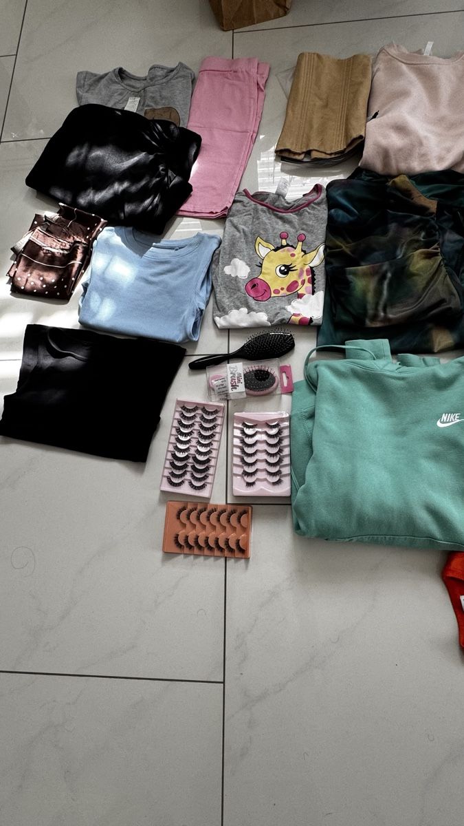 Lotti & Set di vestiti: Clothing bundle assortment various brands acceptable – Usato da hochdorf venduto da tariq1 2