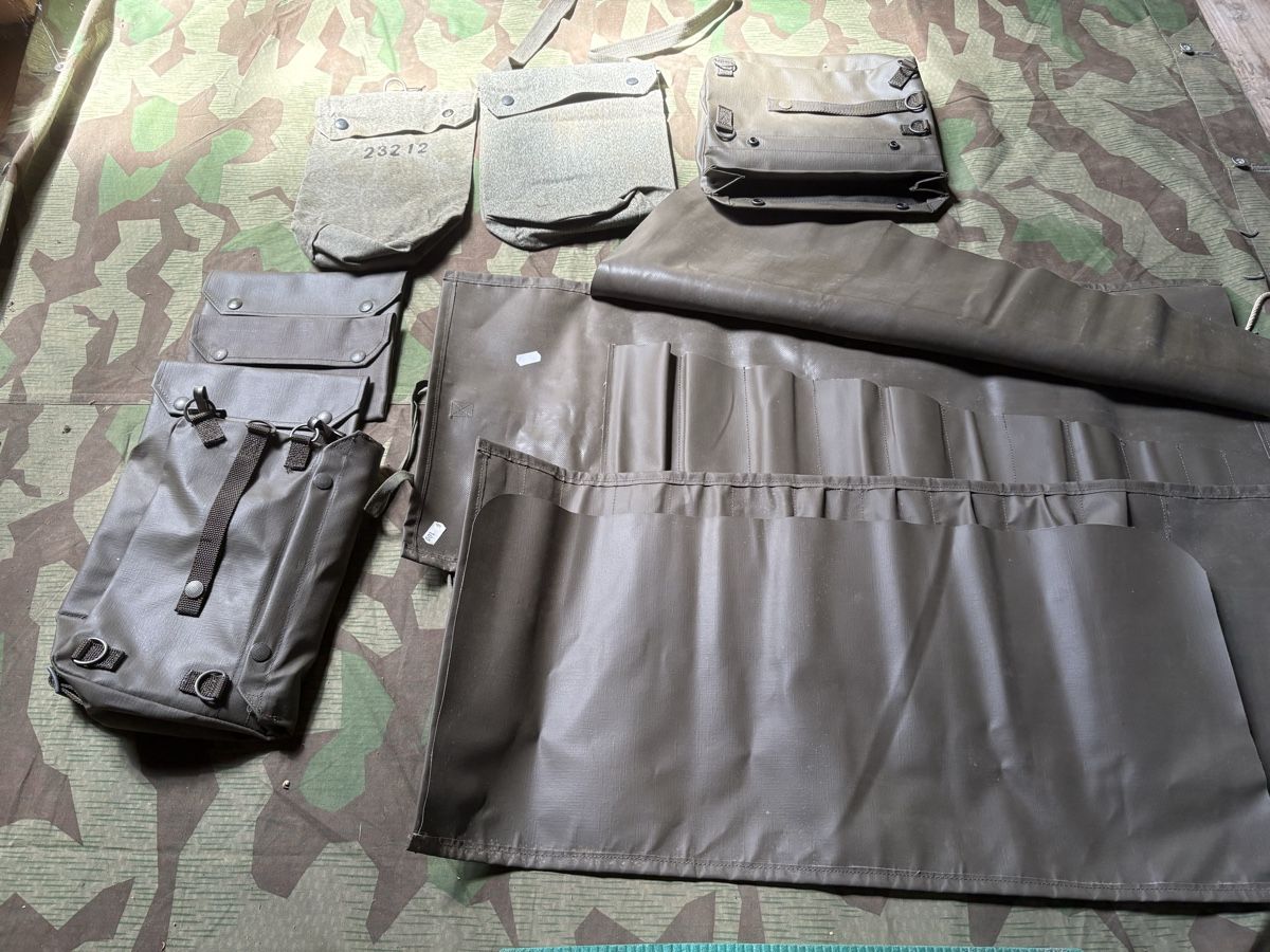 Schweizer Armee Taschen: Schweizer Armee Taschen Set 9 Stk. – Gebraucht aus Wil ZH von El_Bicho 2
