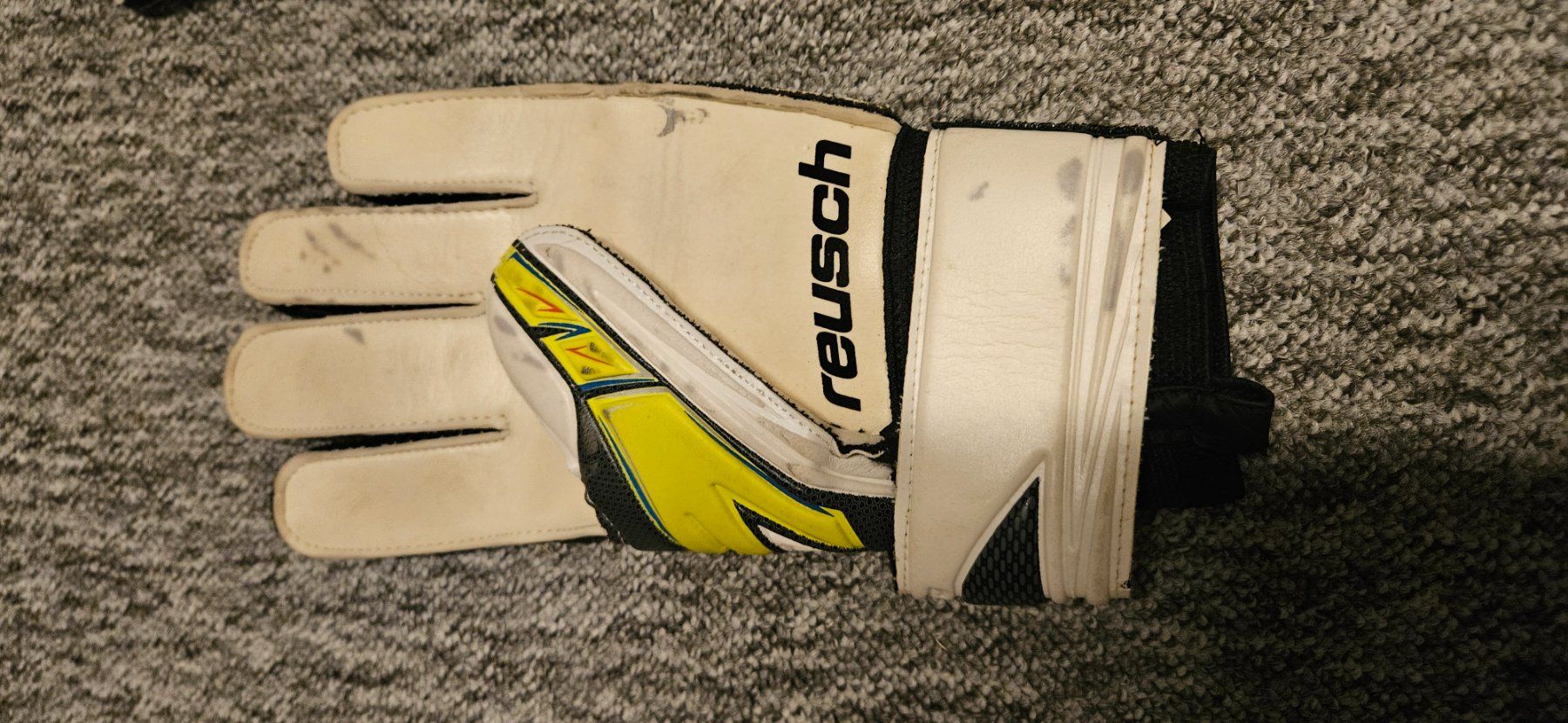 Reusch Autres accessoires hommes: Reusch Torwarthandschuhe Grösse 8 – D'occasion à Volketswil par James2012 1