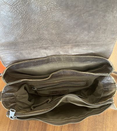 Liebeskind Berlin Leder-Umhängetasche Olivgrün Vintage