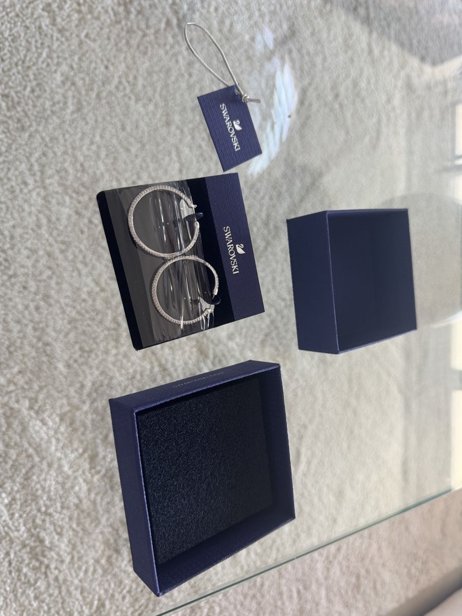 Swarovski Ohrringe & -stecker: Swarovski Ohringe, Schlangenmuster 💜. Neu.  – Neu und originalverpackt aus Zürich von Anilein_9989 3