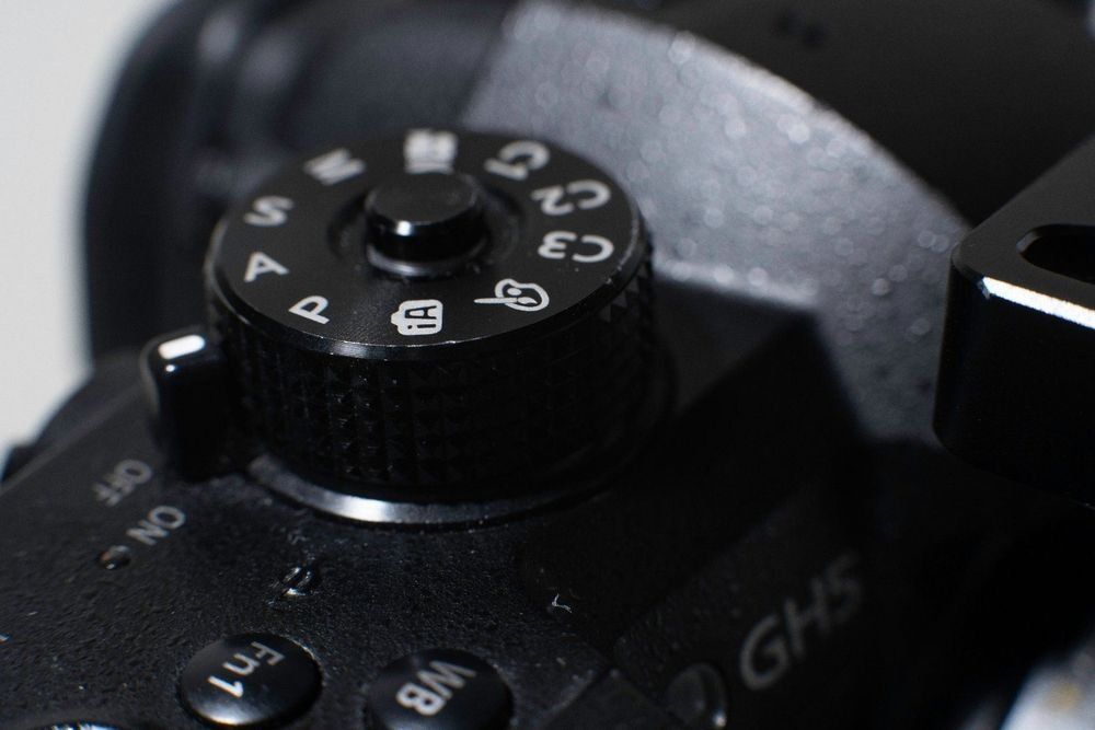 Panasonic Fotocamera: Lumix GH5 mit BG und Speedbooster – Usato da Lyss venduto da Prodified23 3