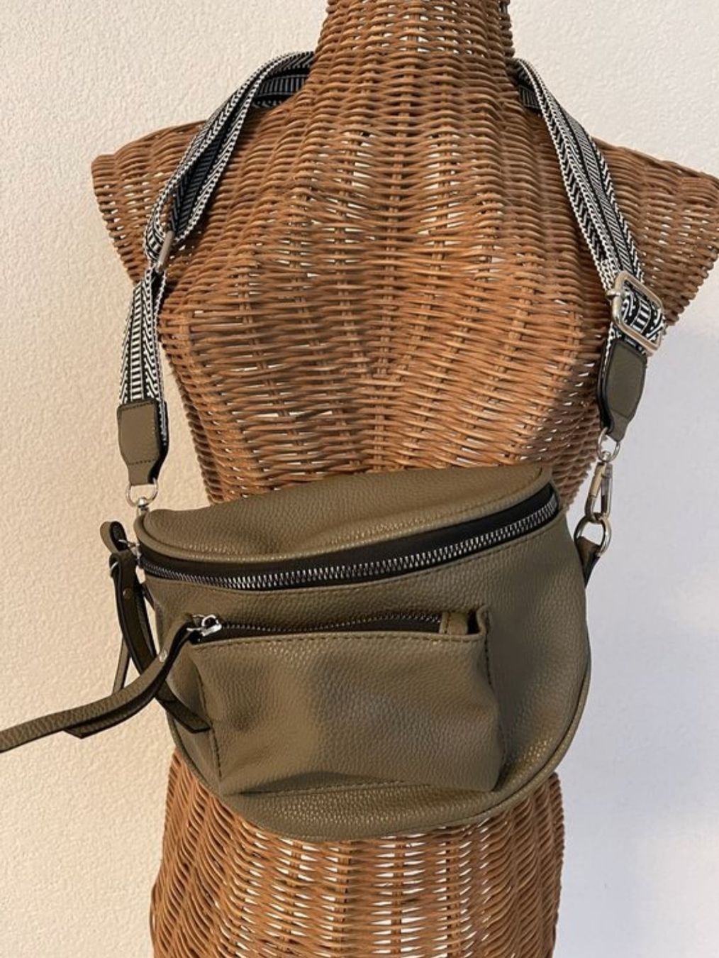Sonstige Kleidung & Accessoires: Sac bandoulière kaki – Neu (gemäss Beschreibung) aus Fleurier von nat_kh2v