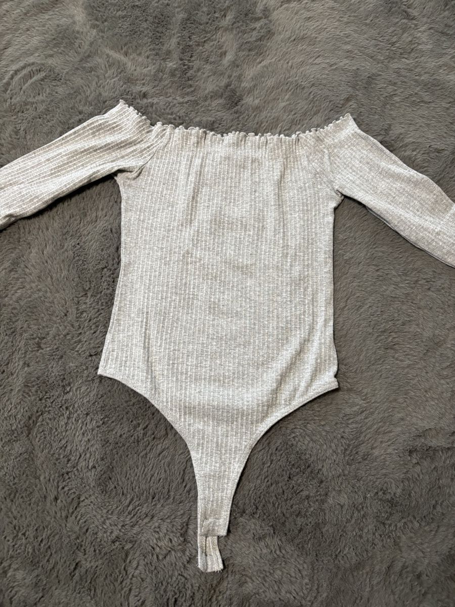 Tops: Missguided Grey Ribbed Bardot Bodysuit – Neu (gemäss Beschreibung) aus Wichtrach von Re_Fit