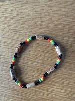 Perlenarmband mit Holzoptik-Elementen mehrfarbig gebraucht