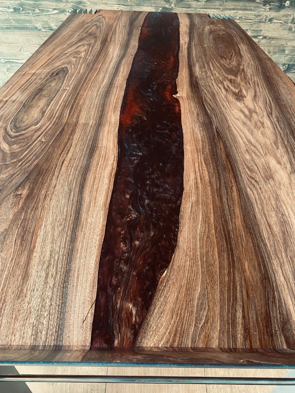 Tavoli: Nussbaum wood and epoxy dining table - beautiful & unique – Nuovo (secondo la descrizione) da Unterseen venduto da Drewski 6