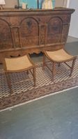 „2 vintage Holzhocker mit Flechtsitz, guter Zustand, stabil“