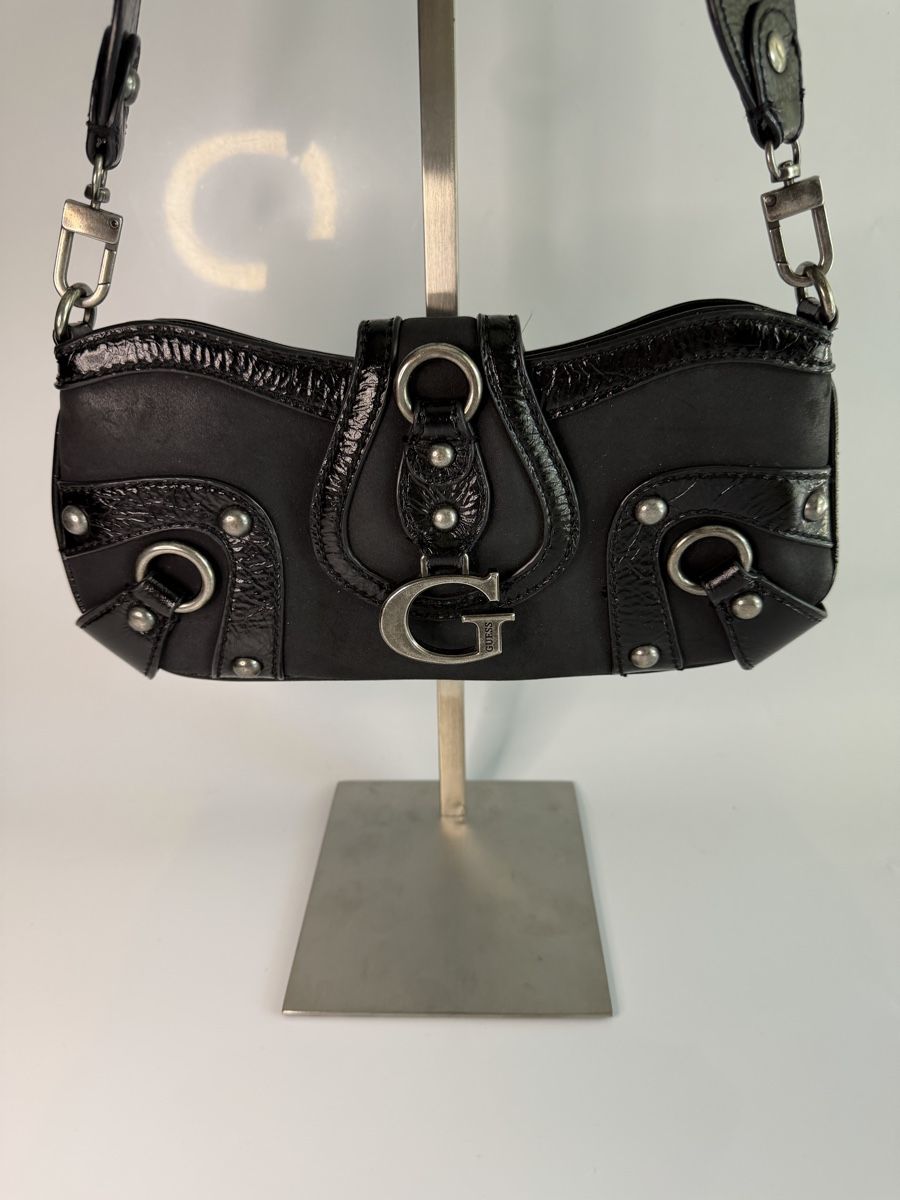 Guess Sacs femmes: Original Guess Baguette Schultertasche  – D'occasion à Vionnaz par b_f_d_r_g 2