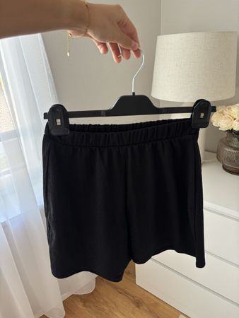 Black Lightweight Summer Shorts NP: 35.-