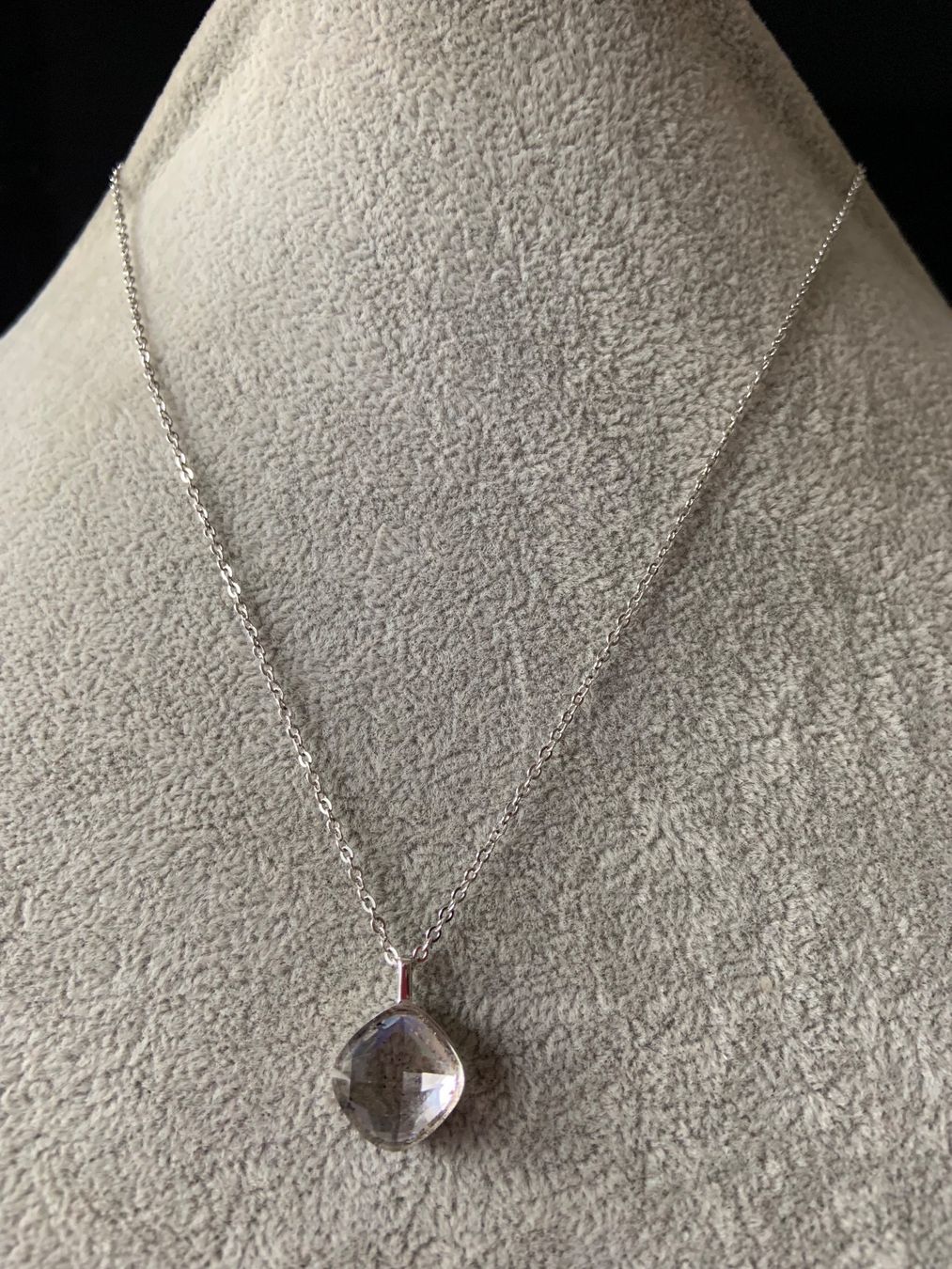 Swarovski Catenine: Swarovsky Kette leuchtend weiss – Usato da Laufen venduto da Bellebellezza 4