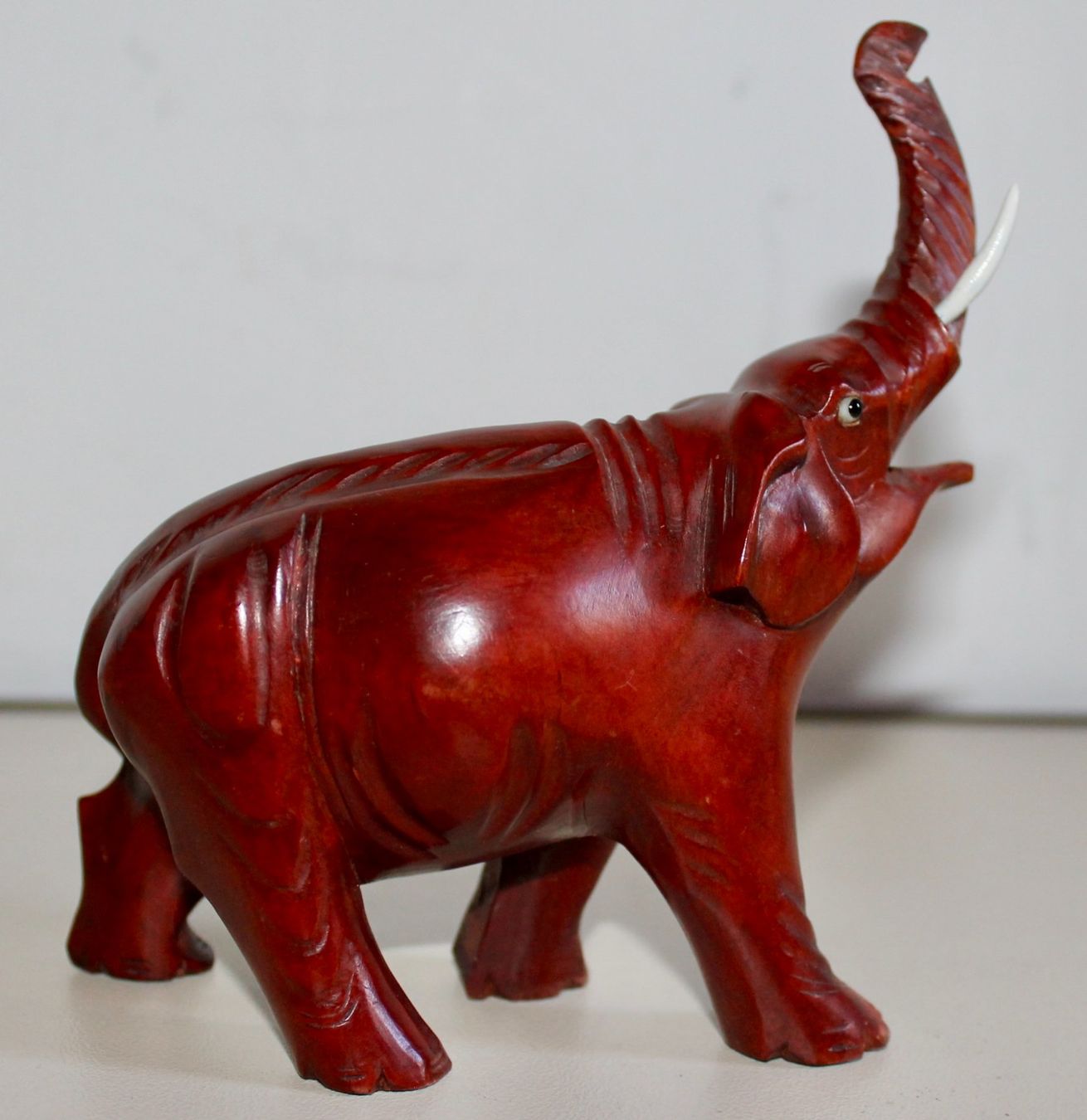 Statuette: Elefant aus Holz, handgeschnitzt – Usato da Kirchlindach venduto da hekilida 2