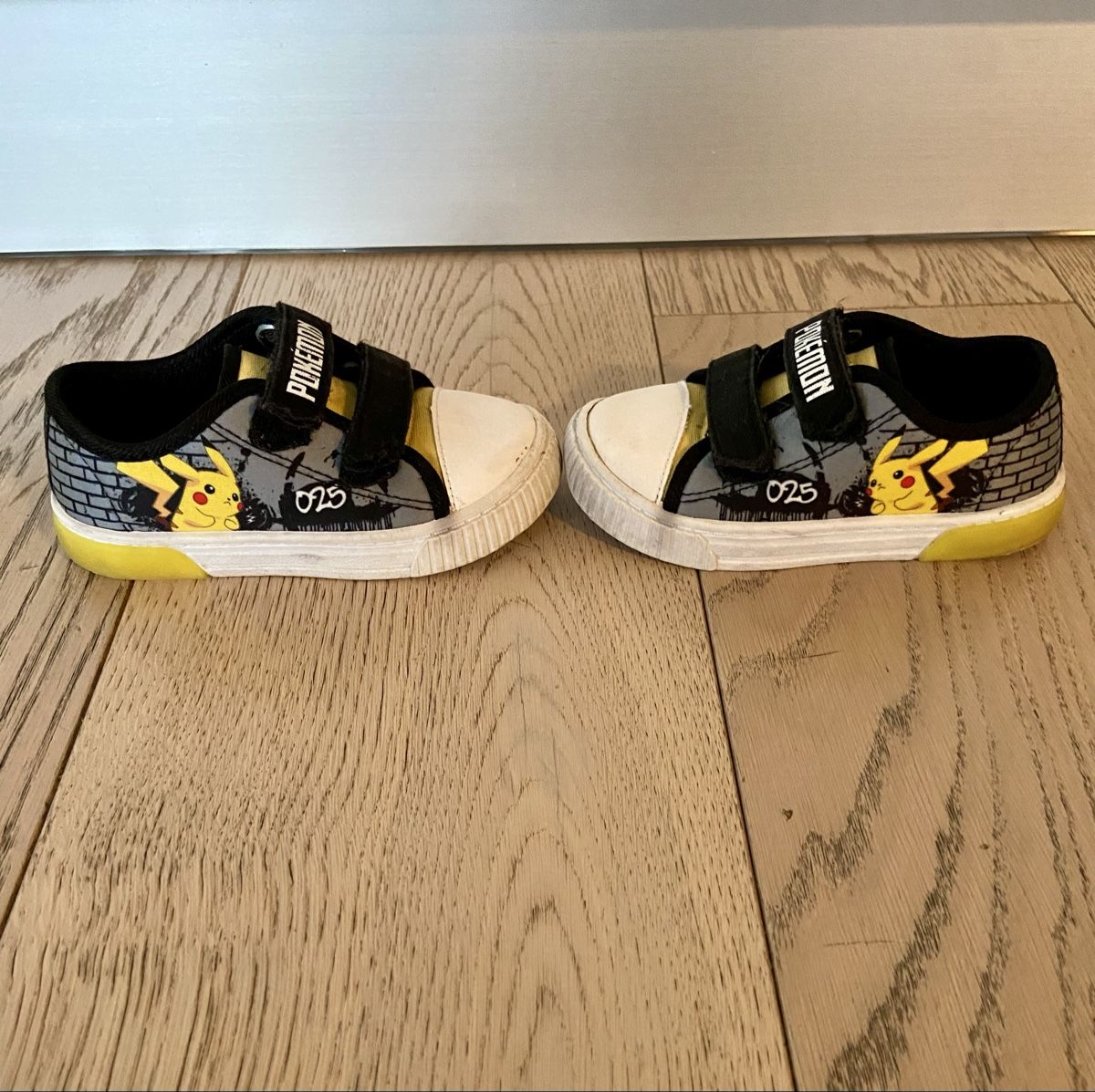 Scarpe per ragazzi: Sneaker Pokemon Große 25 – Usato da Arbedo venduto da gregmccooper 3