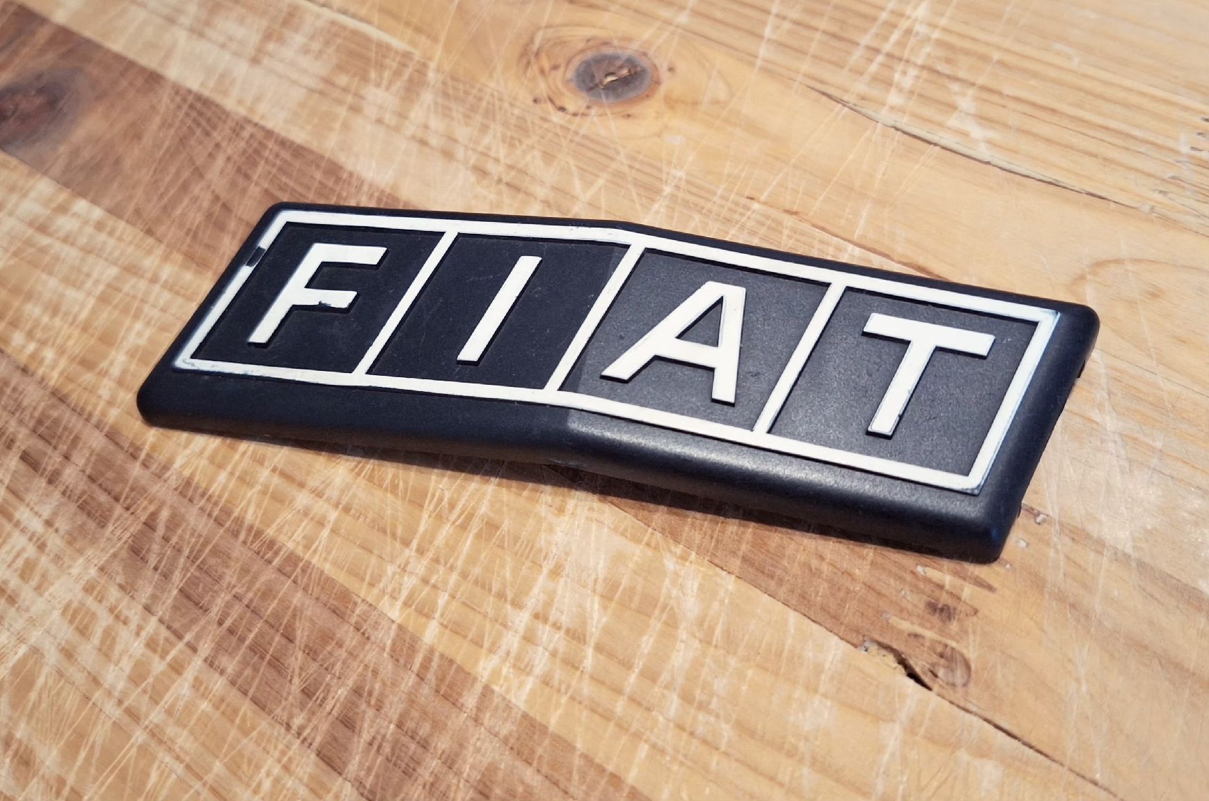 Fiat Tutti pezzi di ricambio auto: Fiat 131&132 Emblem – Usato da Triesen venduto da BLACKSHEEP75 1