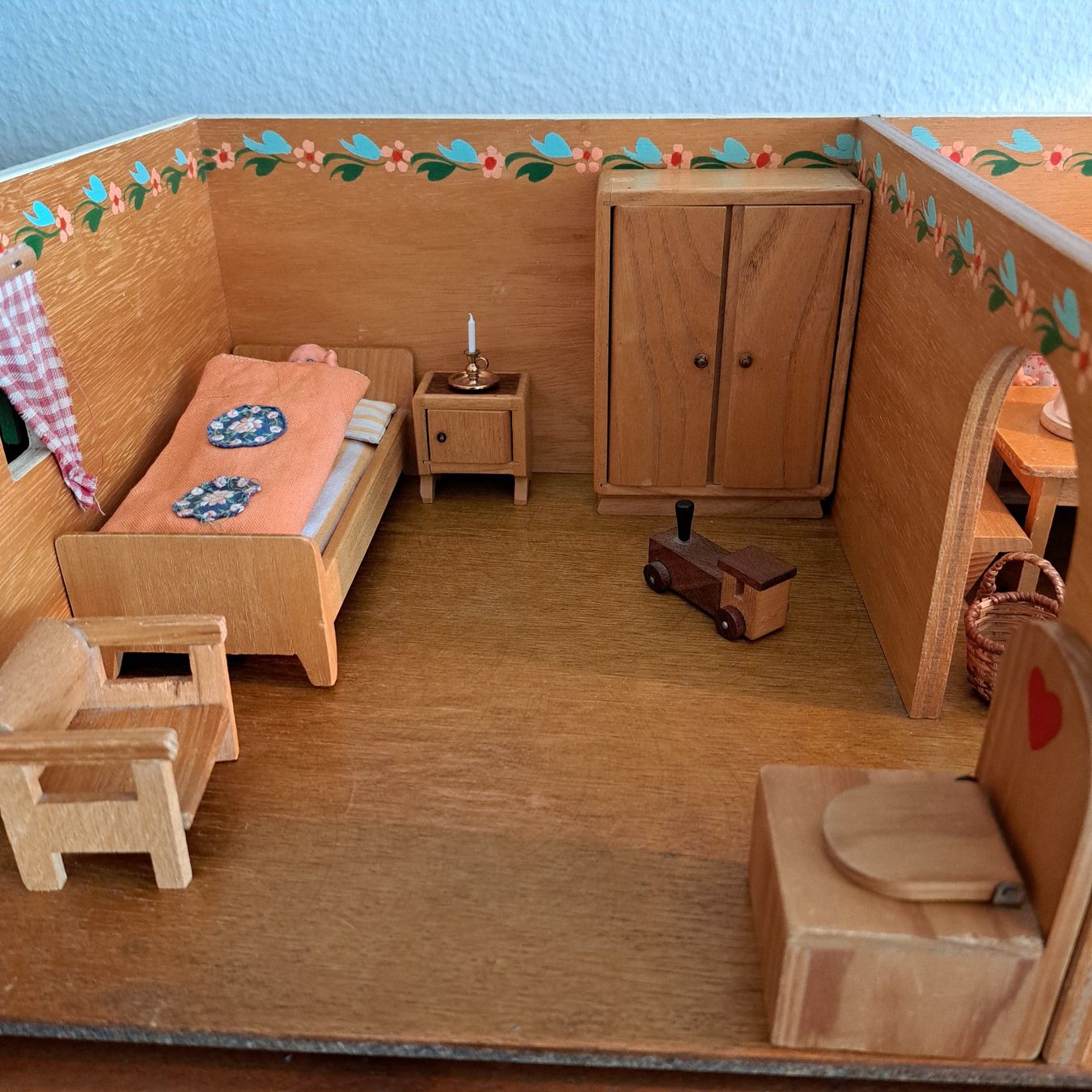 Case e mobili per bambole: Alte Puppenstube – Usato da Grüningen venduto da Tappio 2