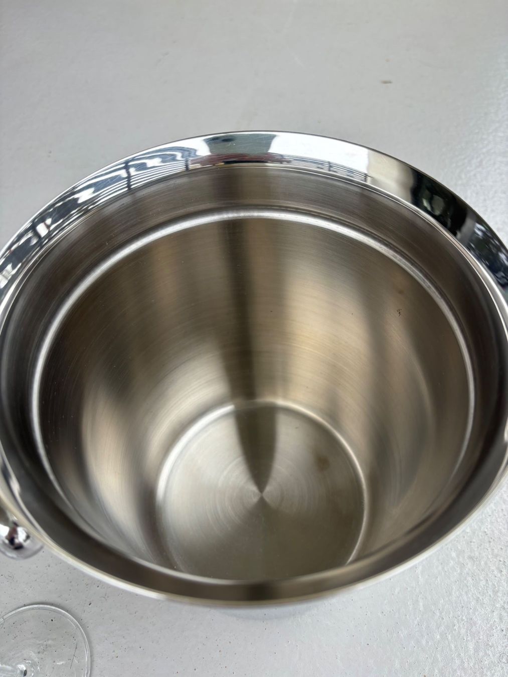 Sonstiges: Champagner-Set: Edelstahlkühler & 4 Gläser, sicherer Versand – Gebraucht aus Zollikon von Ostendo 3