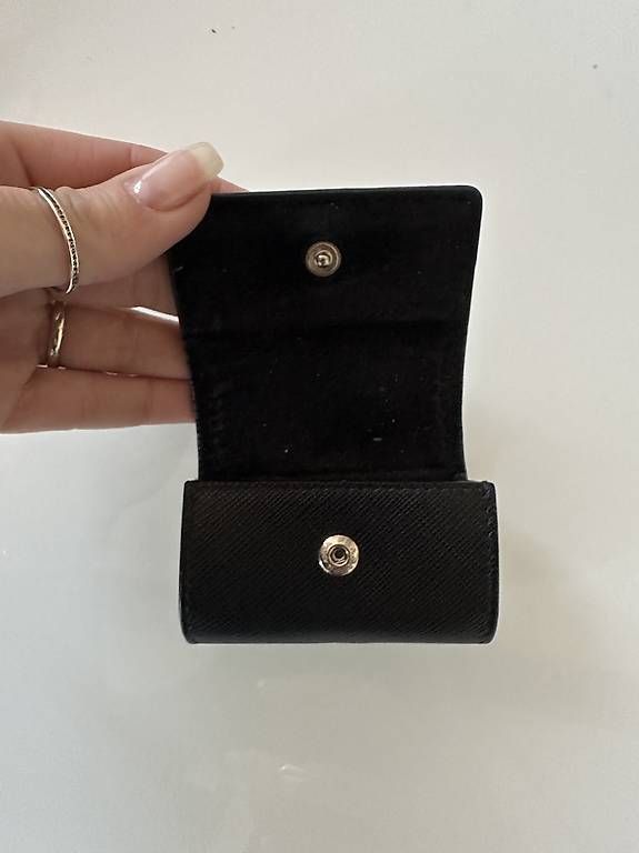 Cuffie: Prada custodia AirPods  – Usato da Mendrisio venduto da esthetic111