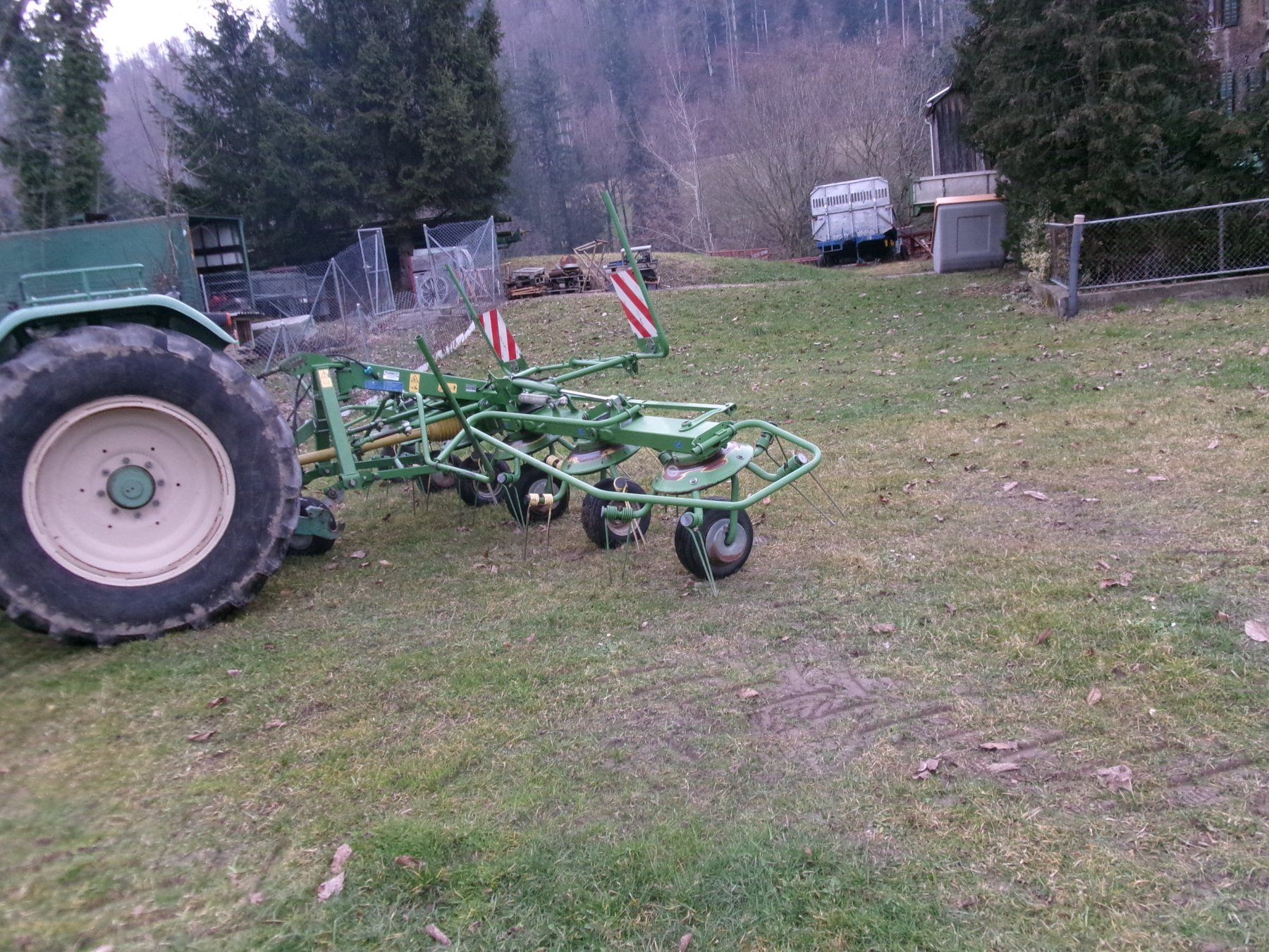 Krone Tutte le macchine: Krone - Kreiselheuer - Heuerntemaschine – Usato da Eschenbach SG venduto da GM-29 1