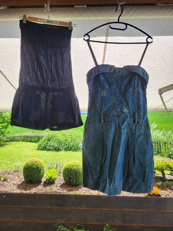Süsses Sommer-Set aus Jumpsuit und Jeanskleid, Grösse M
