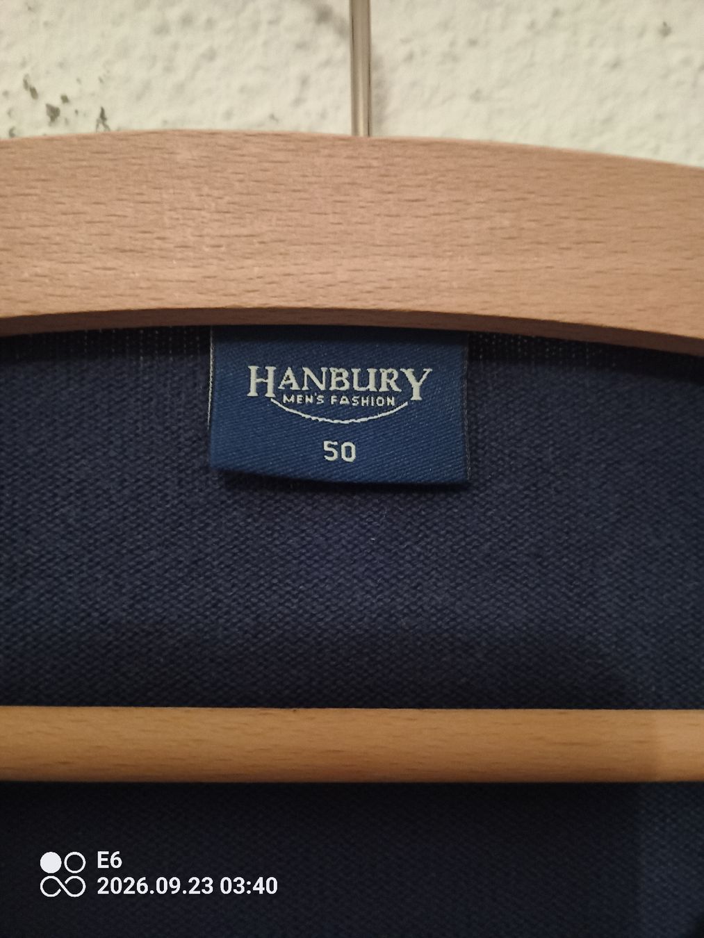 Maglioni & Felpe: Pullover mit V-Ausschnitt. Marke: Hanbury – Usato da Zürich venduto da Mitzi6 2