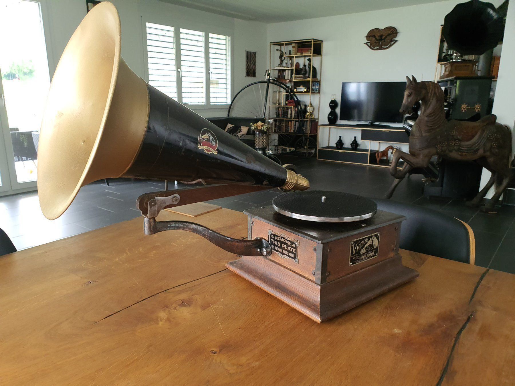 Plattenspieler: Grammophon Victor "Royal" Schwenkarm – Gebraucht aus Hüntwangen von Scarciglias-Antiques 1