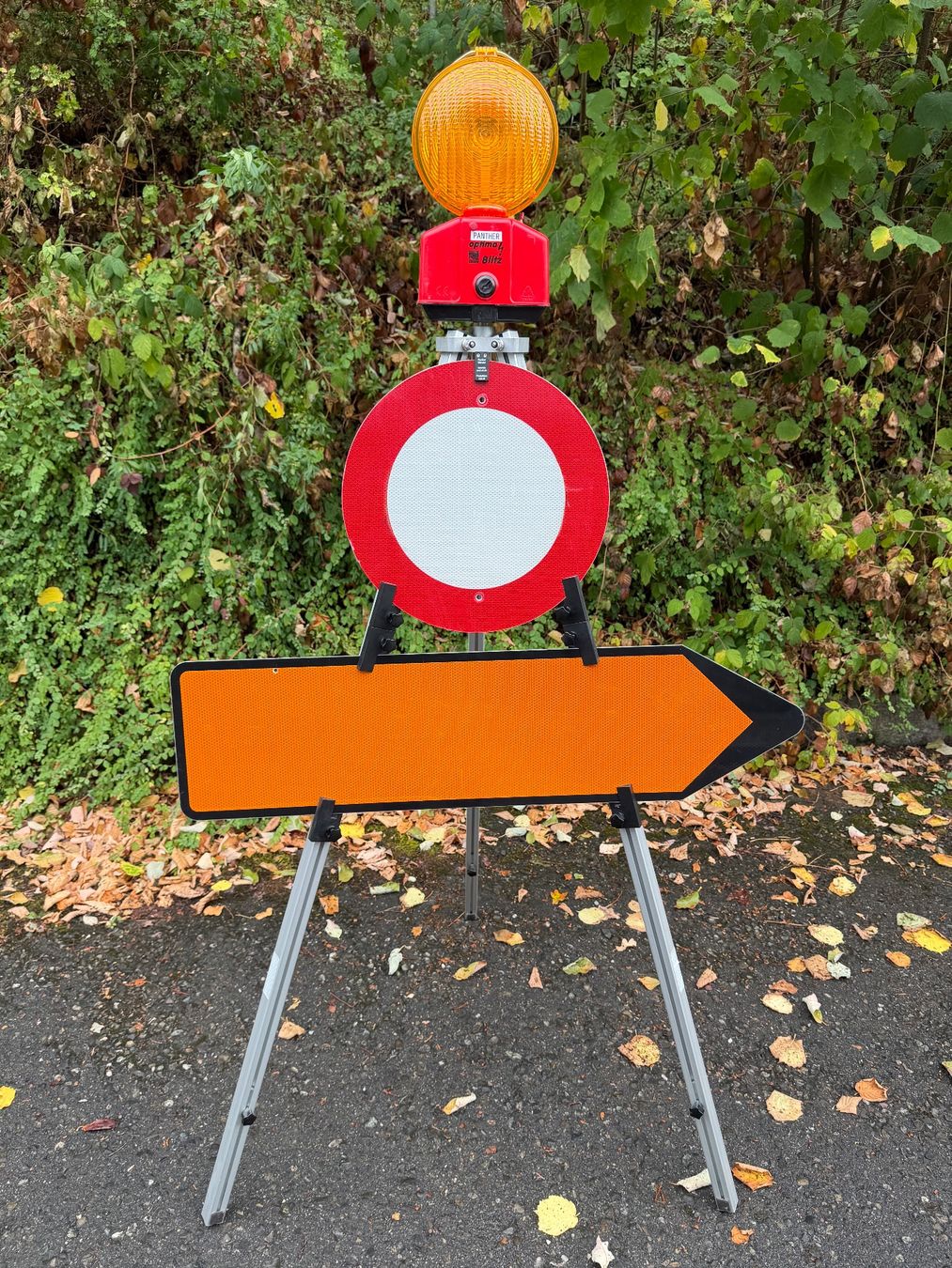 Schilder: Signalständer Panther – Gebraucht aus Andelfingen von mue02