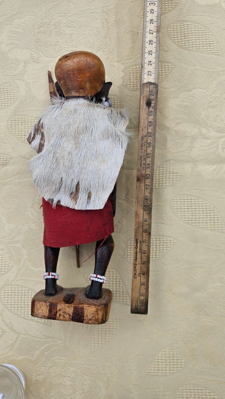 Statuette: Statua africana in legno – Usato da Melano venduto da H-Sara 1