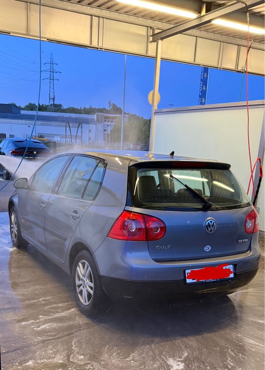 VW Automobili: VW GOLF V 1.6 FSI – Usato da Gränichen venduto da nes_2lpd