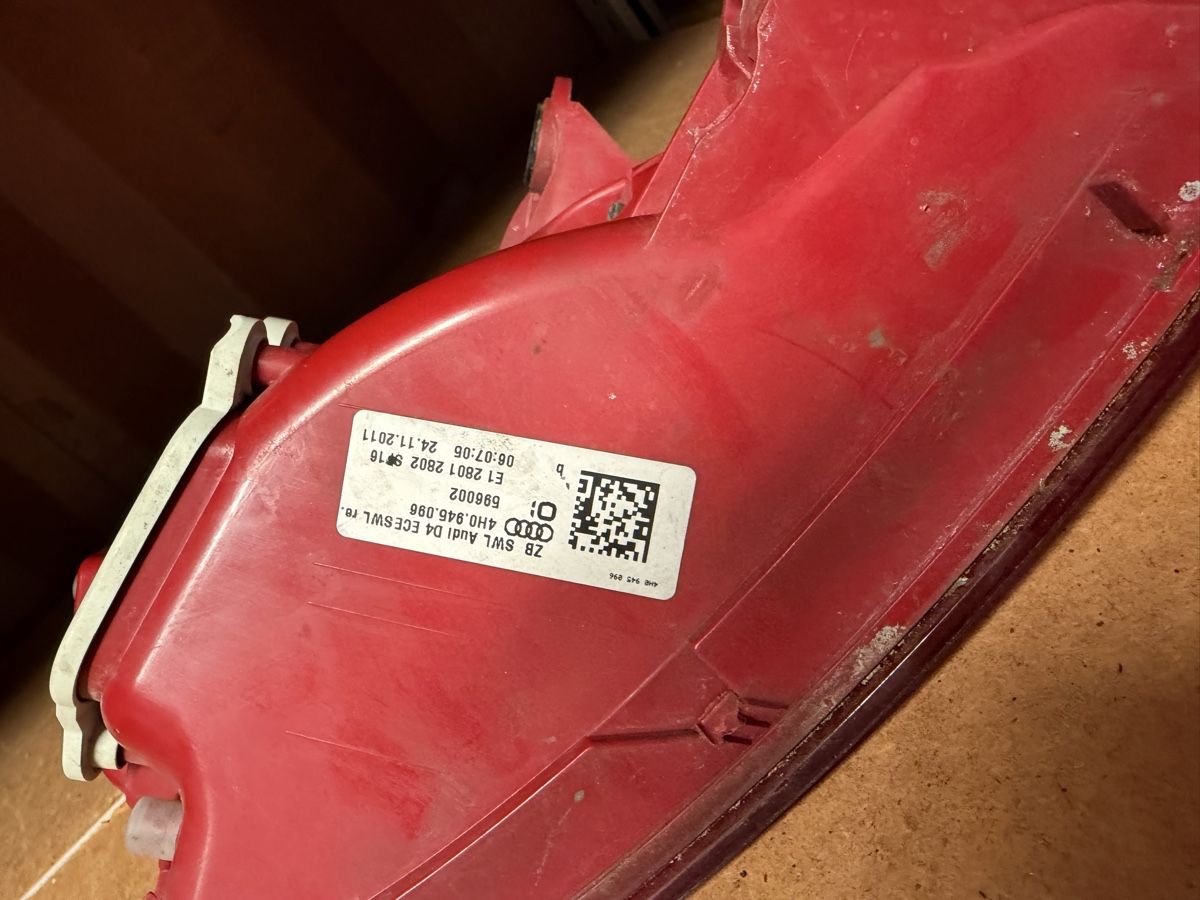 Audi Fari: Feu arrière droite Audi A8 - 4H0.945.096 – Usato da Lausanne venduto da AKB_AutoParts 3