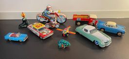 Konvolut Spielzeugautos und Figuren, Blechspielzeug
