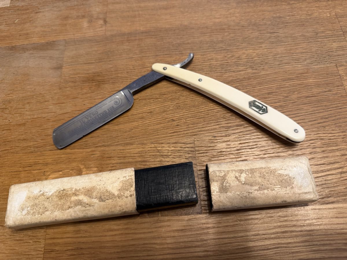 Rasoi & Lamette da barba: R. Schmidt Rasiermesser, Solingen, Germany, Klappmesser – Usato da Goldach venduto da Messerguru