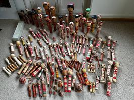 Grosse Sammlung japanischer Kokeshi  ca. 160 Stück