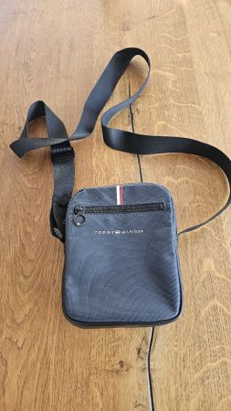 Tommy Hilfiger stylische Umhängetasche ungebraucht