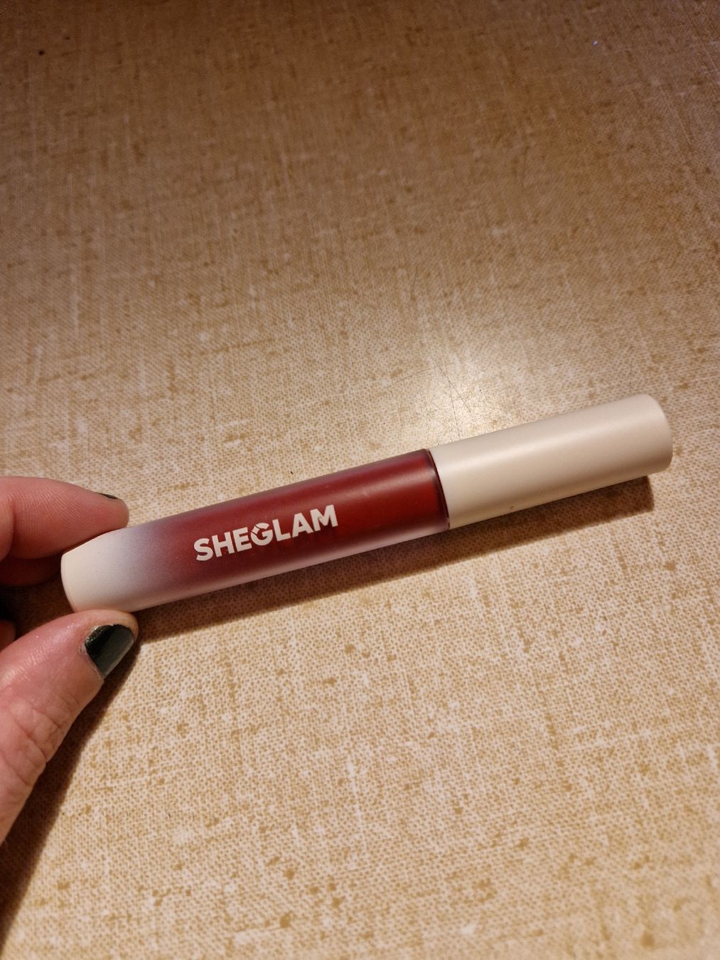 Make-up: Sheglam Lippenstift, Farbe Weinrot – Usato da Luthern venduto da Ricolinchen