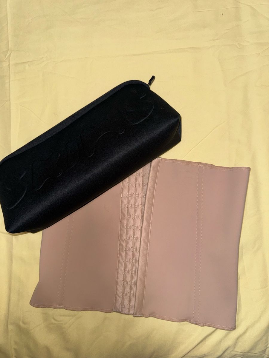 Skims Altra biancheria intima: Original SKIMS Waist Trainer mit Originaltasche  – Nuovo e nell'imballaggio originale da Bad Zurzach venduto da vit_rct6 1
