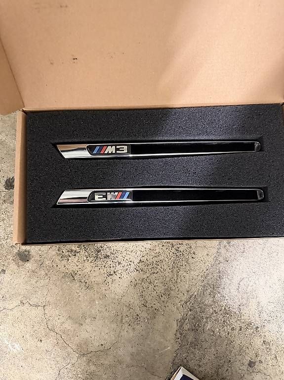 BMW Tutti pezzi di ricambio auto: BMW M3 E92 E90 E93 Seitenblinkerverkleidung – Usato da Zollikon venduto da gaeng4665