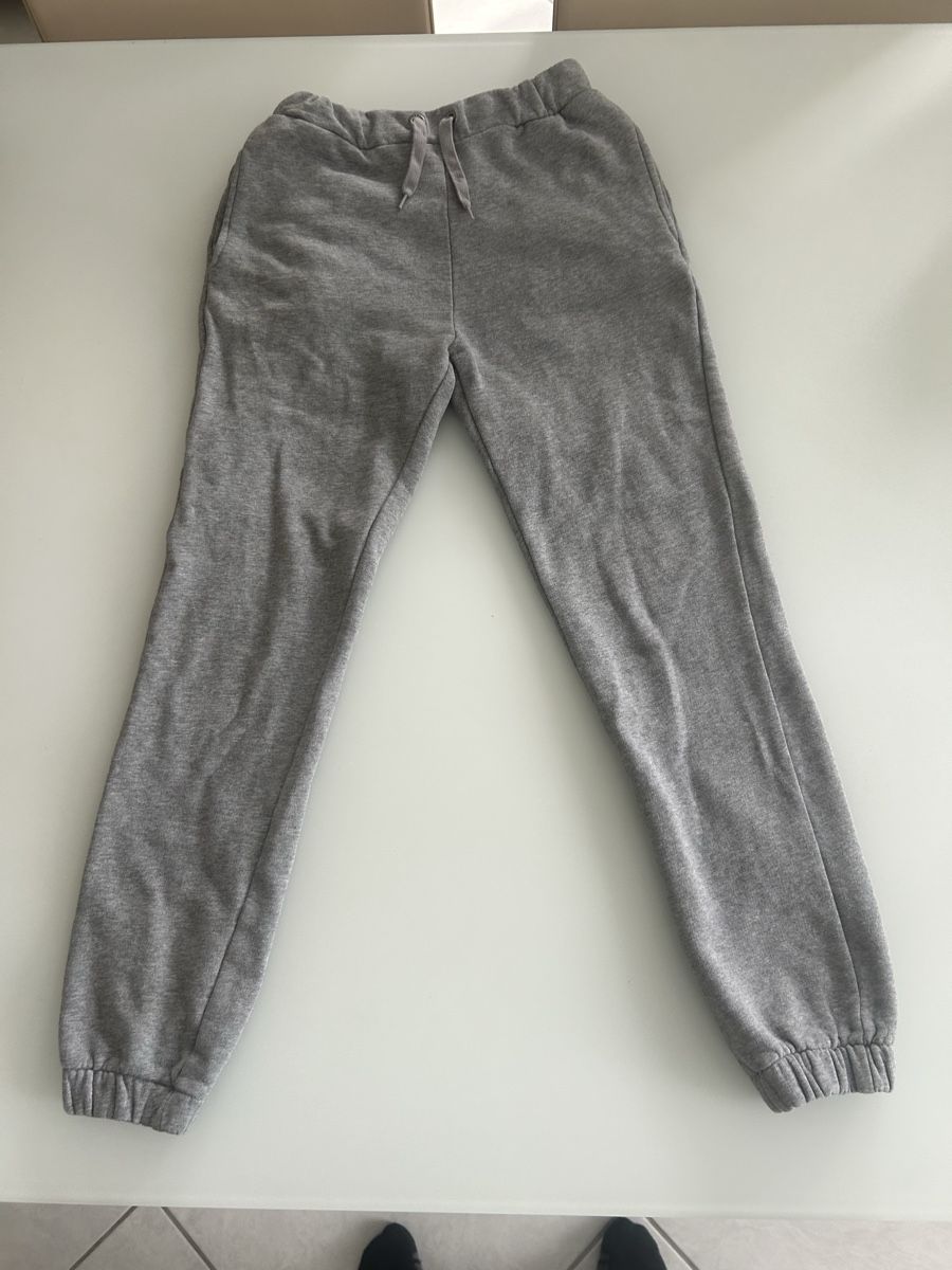 Esprit Hosen: Jogging Esprit gris, taille 152/158 – Gebraucht aus Boncourt von fcb2005 1