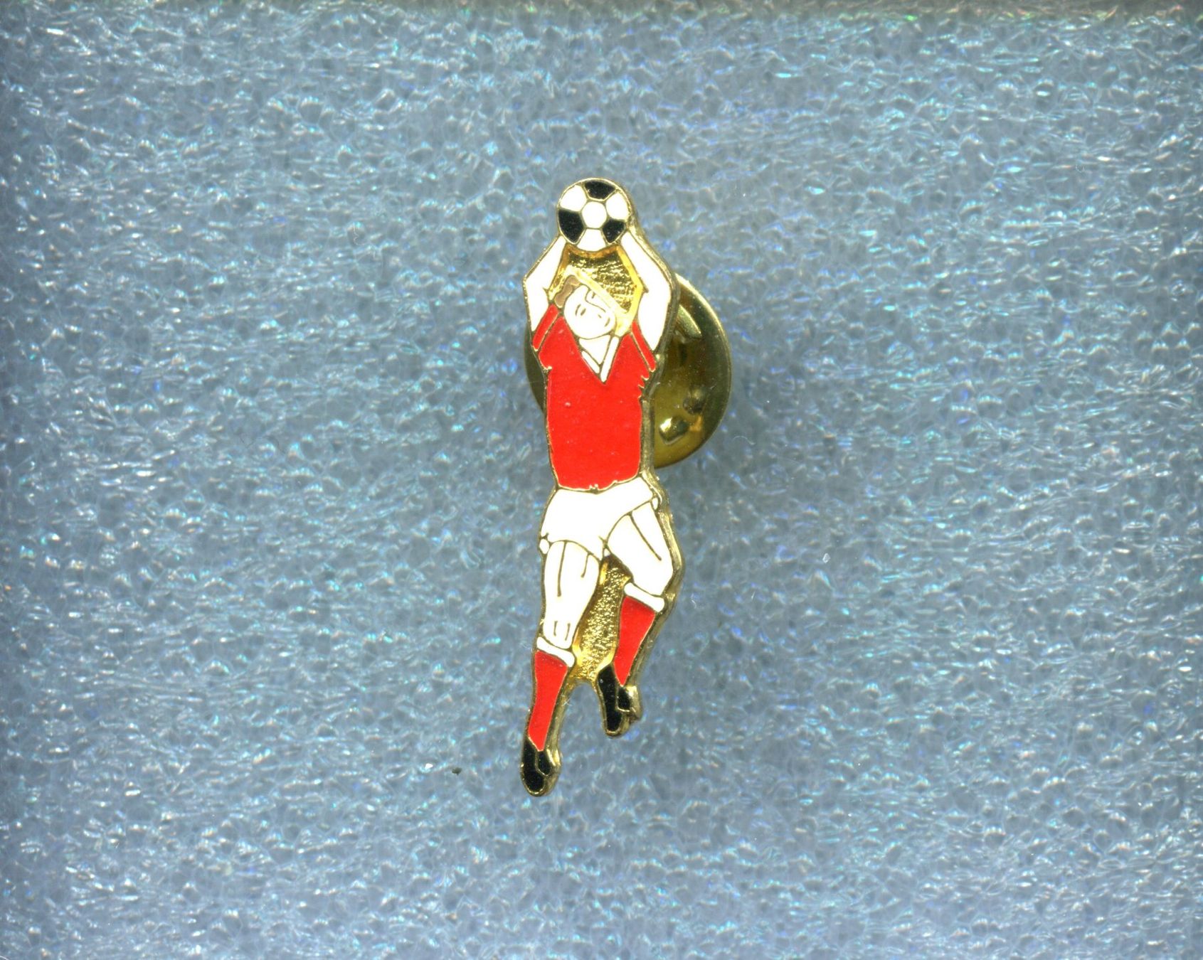 Placchette & Badge: FUSSBALL-SPIELER – Usato da Winterthur venduto da Sammleroase